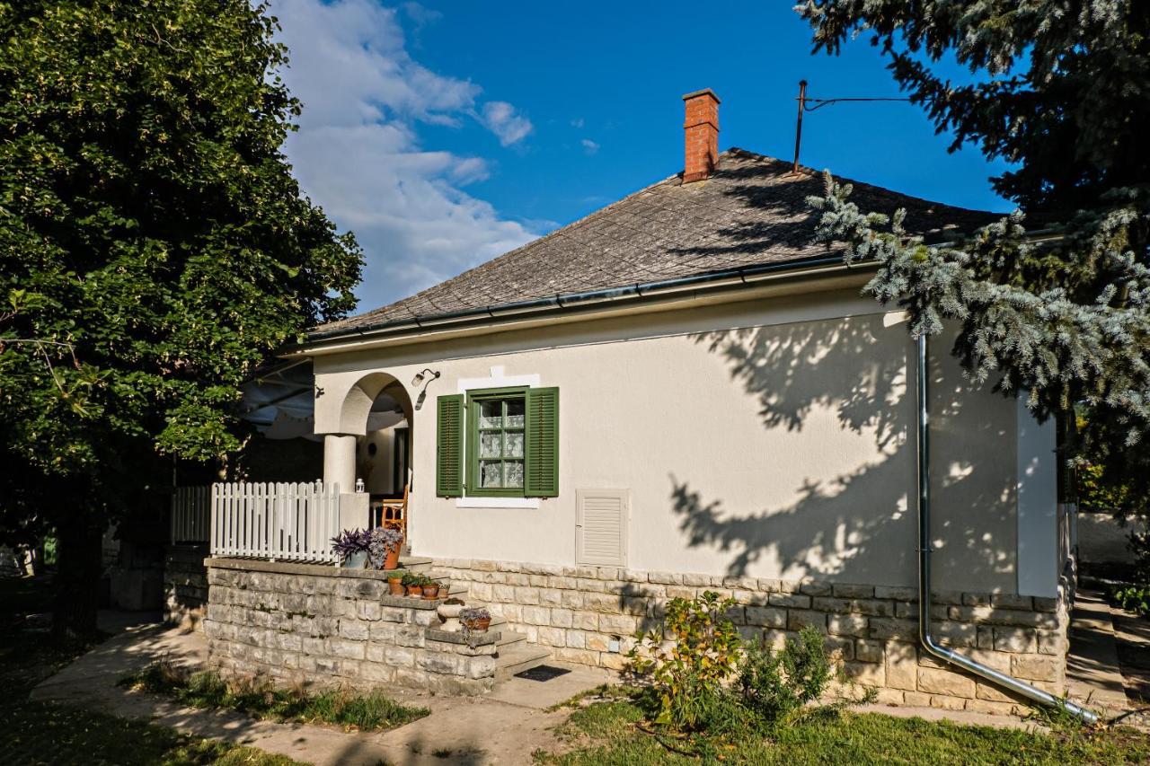 Hotel Erdos Vendeghaz Pécsely Exterior foto