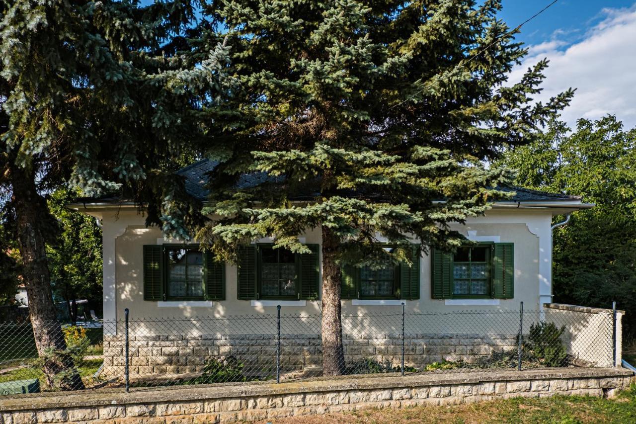 Hotel Erdos Vendeghaz Pécsely Exterior foto