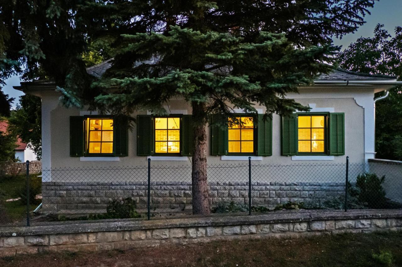 Hotel Erdos Vendeghaz Pécsely Exterior foto