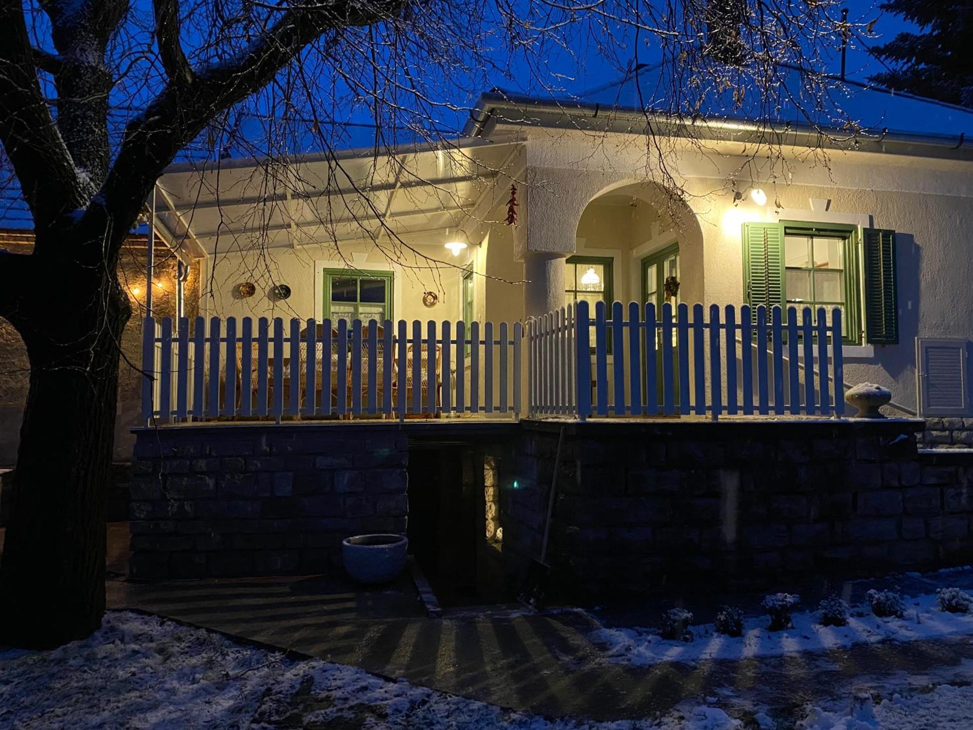 Hotel Erdos Vendeghaz Pécsely Exterior foto